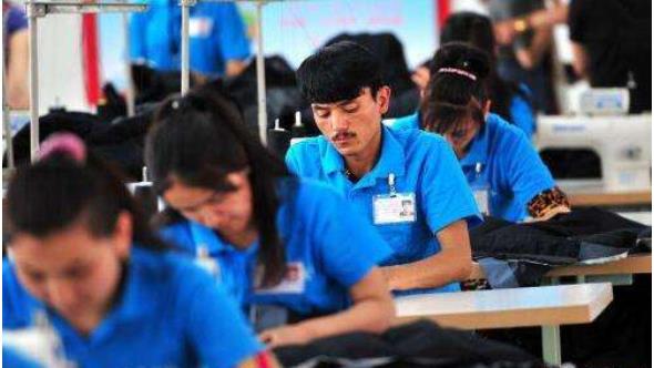 2018年，新疆促進(jìn)47.58萬(wàn)城鎮(zhèn)人口實(shí)現(xiàn)就業(yè)，城鎮(zhèn)登記失業(yè)率控制在3.3%???